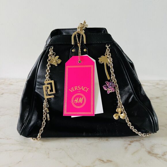 2011 VERSACE for H&M Black Leather Tasche Rouch Studded Gold Chains Charm Bag - Picture 1 of 14